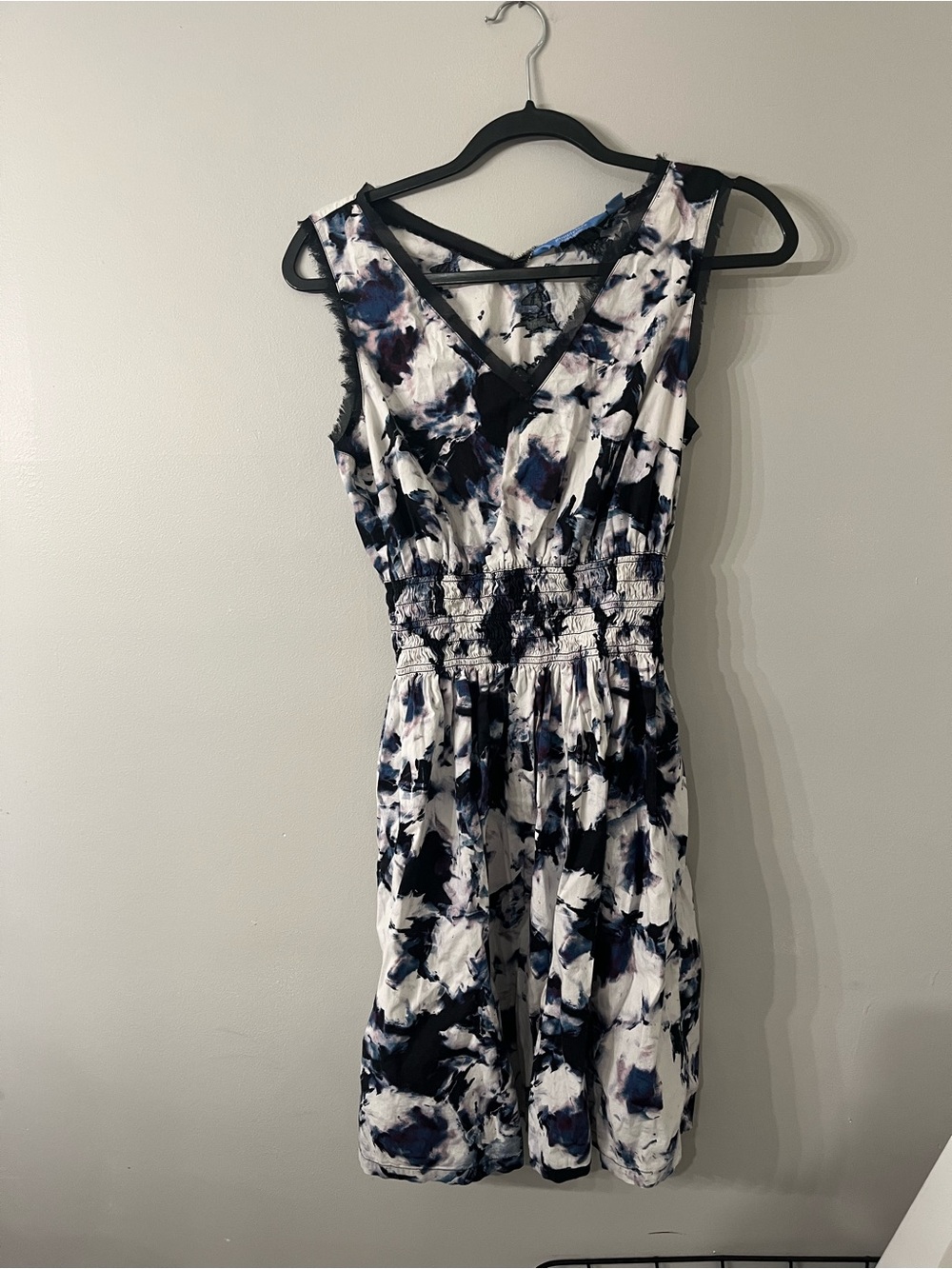 Simply Vera Vera Wang Navy and White Floral Smocked Midi Dress